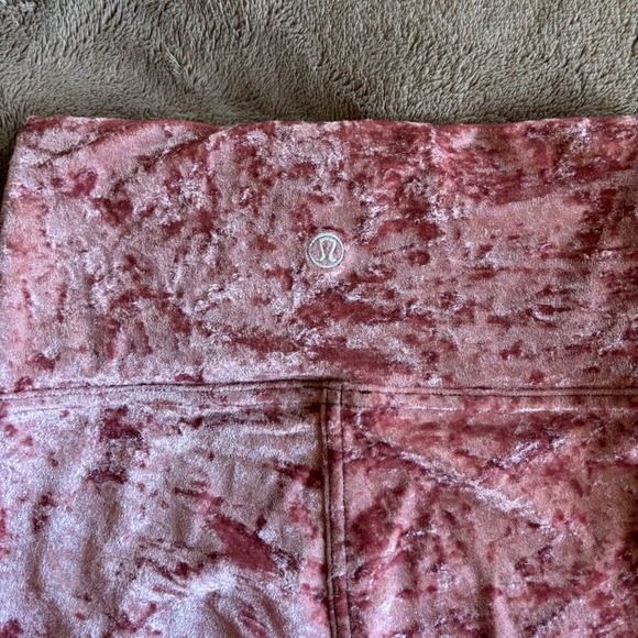 Lululemon Wunder Lounge High-Rise Tight 28" *Crushed Velvet
Soft Cranberry - Picture 5 of 9